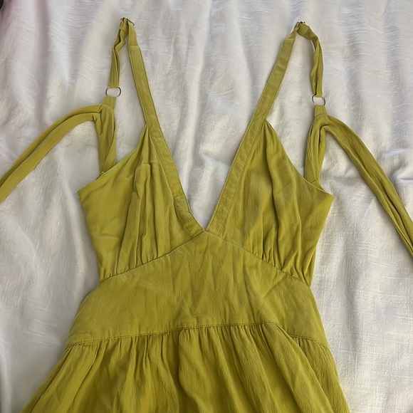 Lulu’s MIDI Dress - Picture 2 of 4